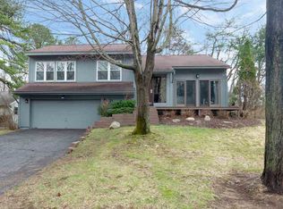 21 W Meadow Dr, Albany, NY 12203