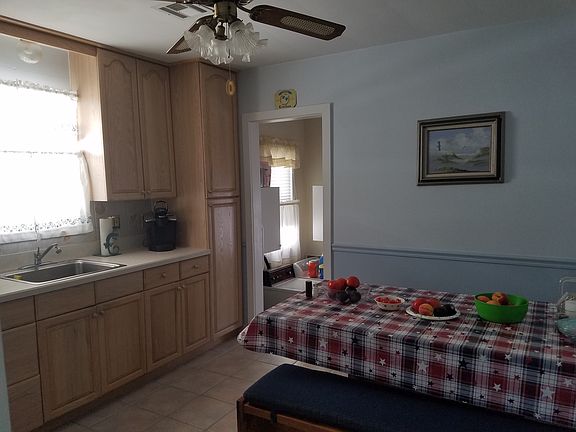 4th image of 109 Wesley Ave