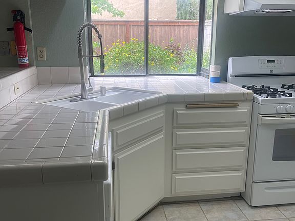 Kitchen counter, sink, bay window