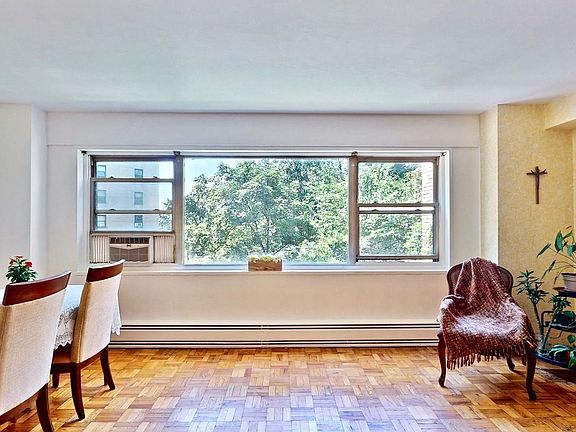 2nd image of 5 Fordham Hill Oval APT 3A