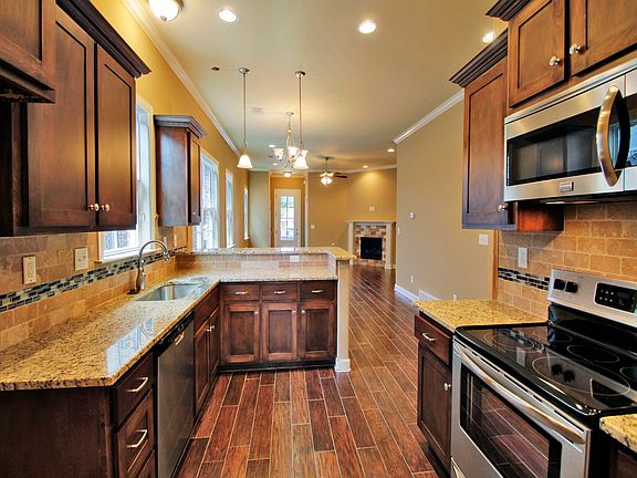 4th image of 460 Cherokee Cir
