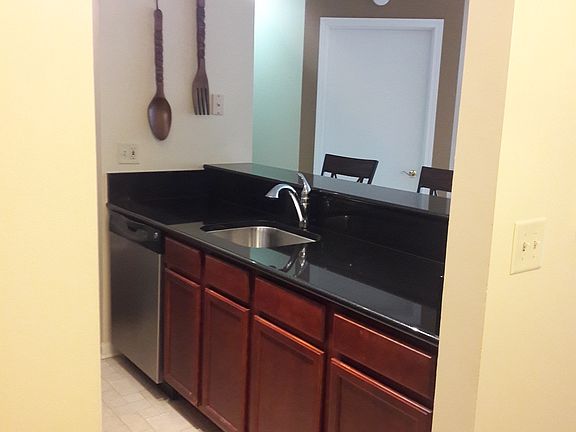 3rd image of 209 Glengarry Dr APT 203