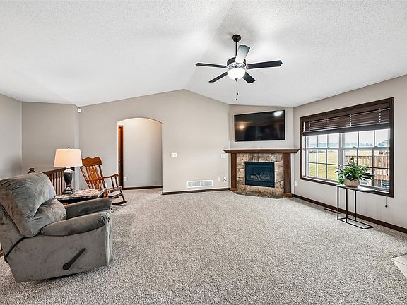 5th image of 953 Acacia Dr NE