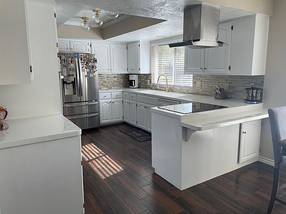 3rd image of 925 Monterrey Dr