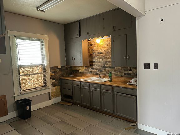 3rd image of 315 Linares