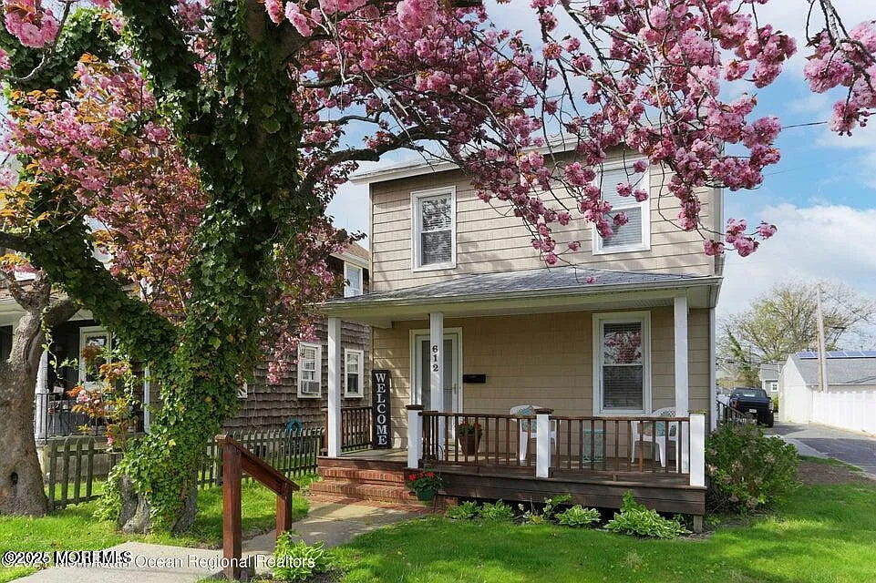 3 bed, 1310 sqft, $2,350 — Photo 2