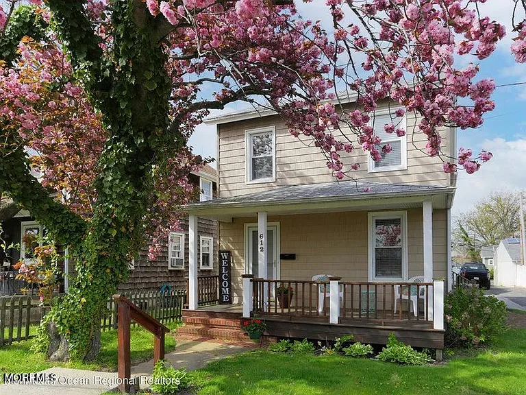 612 Sylvania Ave — Photo 4