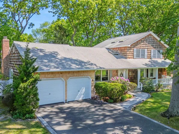 7 Cedarwood Court, Setauket, NY 11733