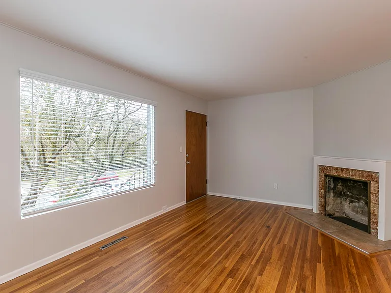 1823 W 1st Ave — Photo 4