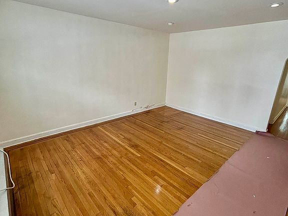 2nd image of 3911 27th St #1