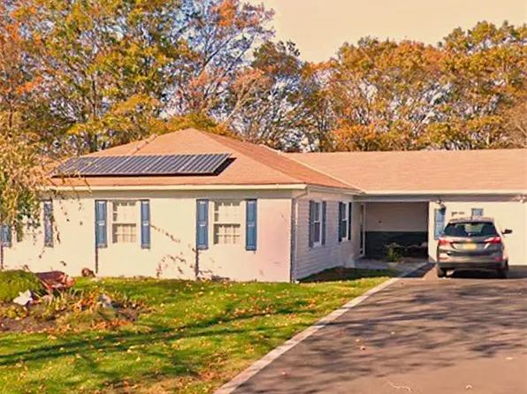 119 Sequoia Dr, Coram, NY 11727