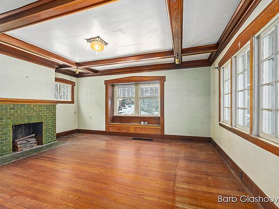 5th image of 645 Lake Dr SE