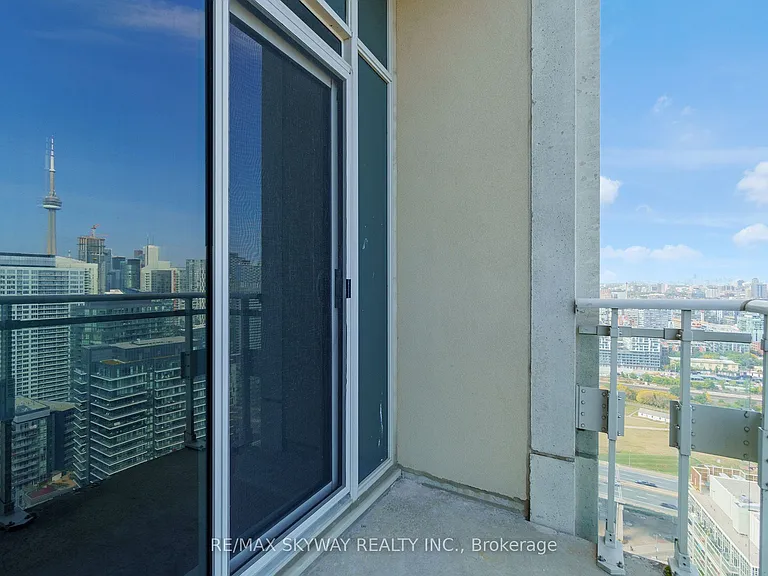 628 Fleet St #LPH03 — Photo 28