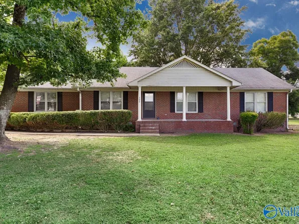104 3rd St, Gurley, AL 35748