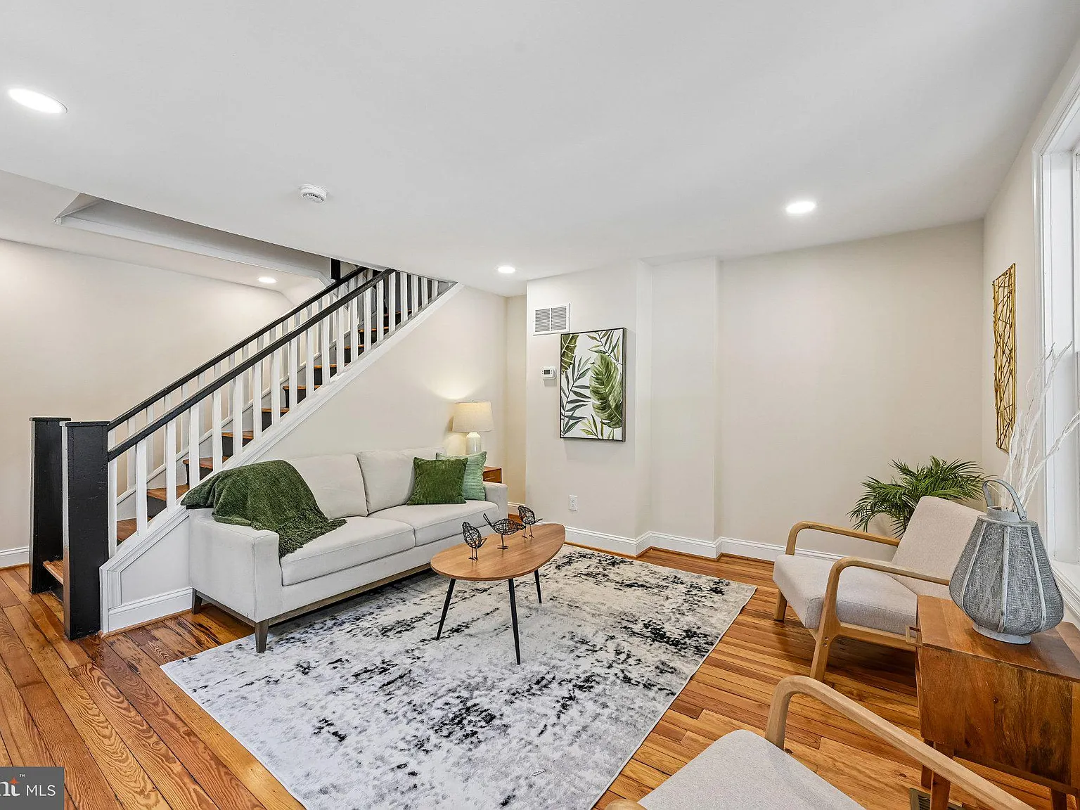 4 bed, 2.5 bath, 1760 sqft, $3,000 — Photo 4