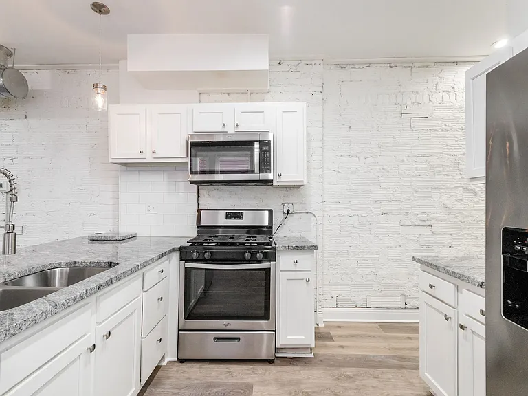942 Linwood Ave — Photo 14