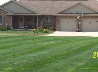 306 Countryside Dr, Epworth, IA 52045