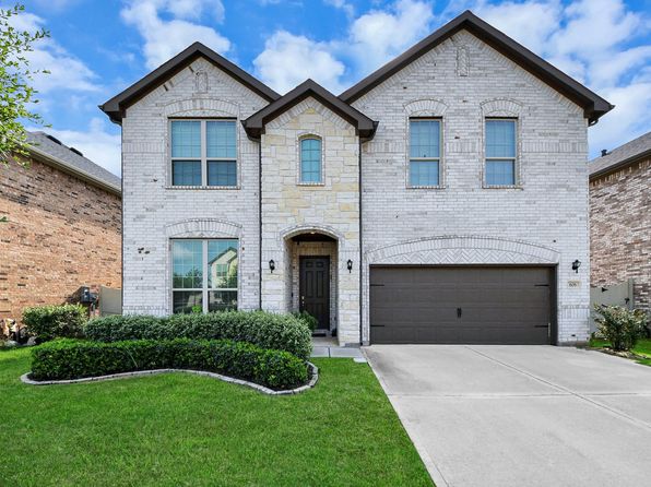 606 Round Lake Dr