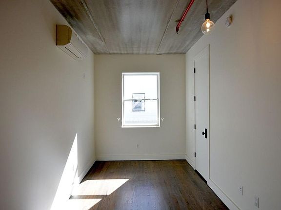 3rd image of 806 Saint Johns Pl APT 2C