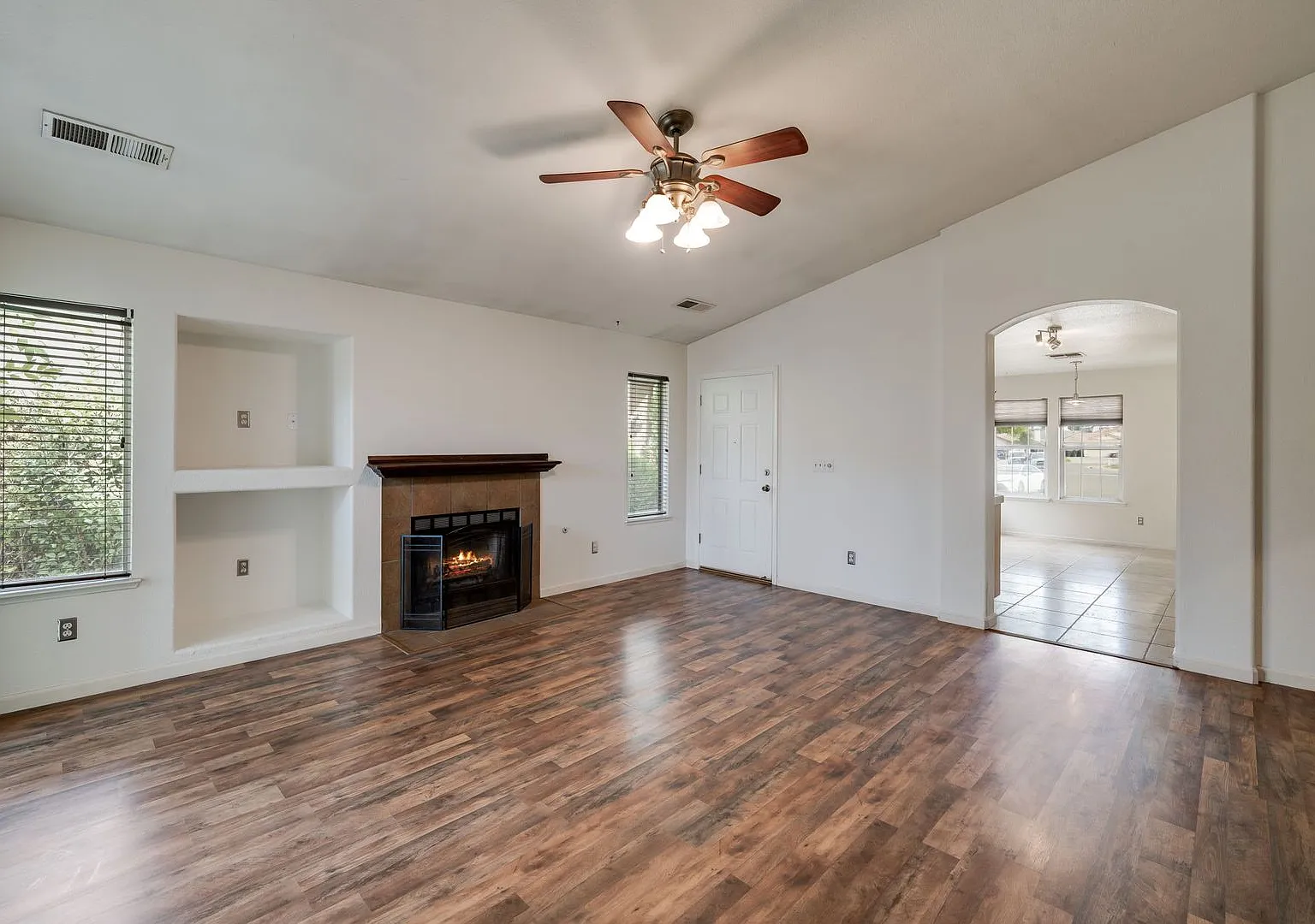 3-Bedroom Citrus Heights Home with Vaulted Ceilings, Fireplace & 2-Car Garage! — Photo 2