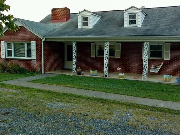 3rd image of 712 Stuartsburg Rd