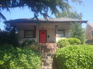 7048 17th Ave NW, Seattle, WA 98117