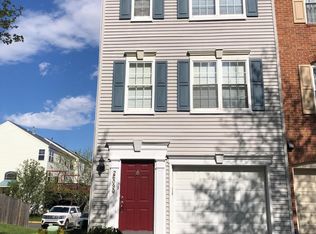 26090 Lands End Dr, Chantilly, VA 20152