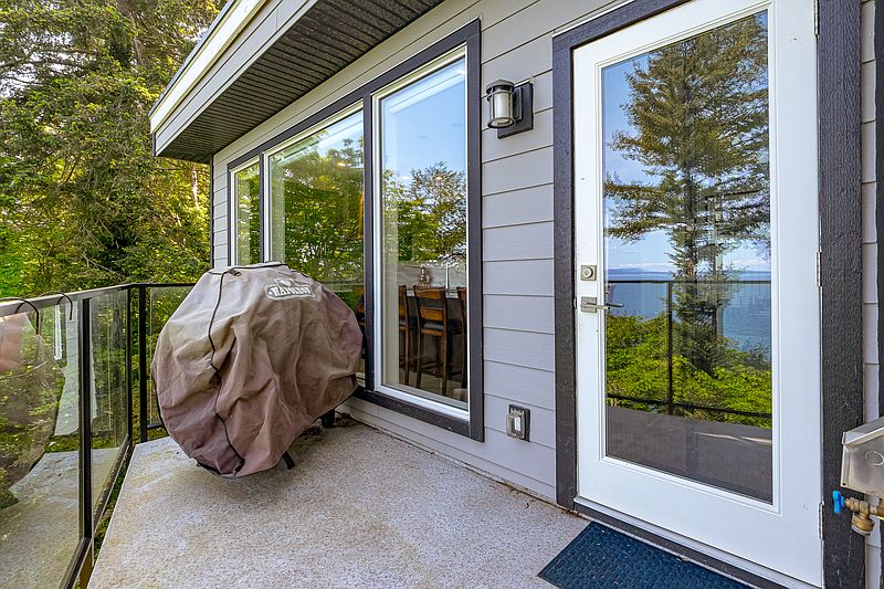 Saanich House for rent - 3 Bedrooms — photo 46