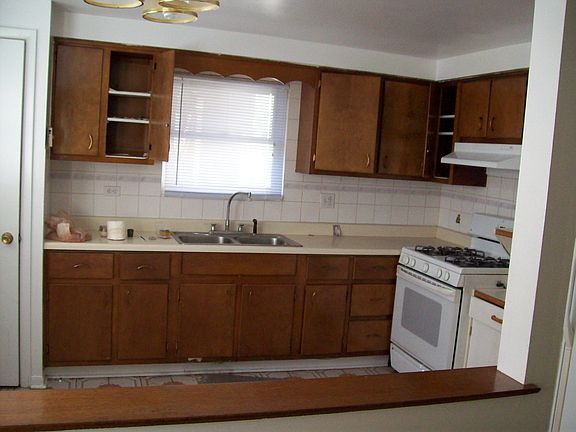 3rd image of 9324 N Parkside Dr