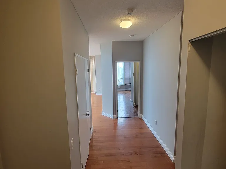 33 Sheppard Ave E #3202 — Photo 7