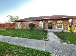 5801 Segnette Dr, Marrero, LA 70072