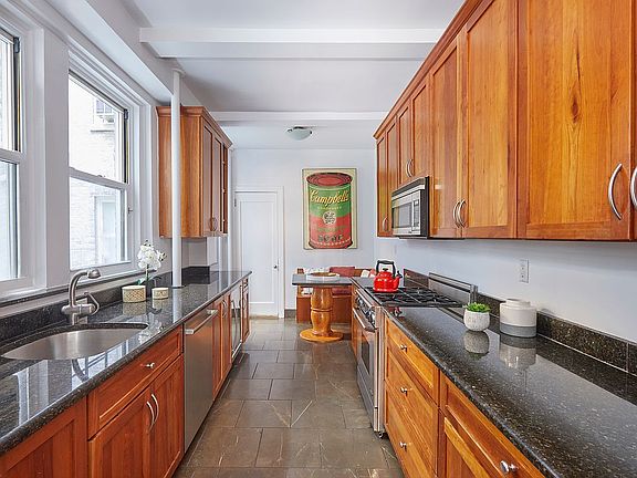 5th image of 122 E 82nd St APT 5A