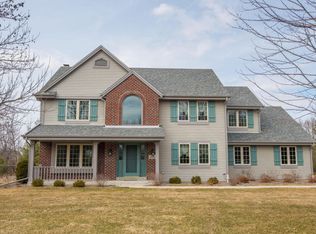 N56W33318 Ivy Ln, Nashotah, WI 53058