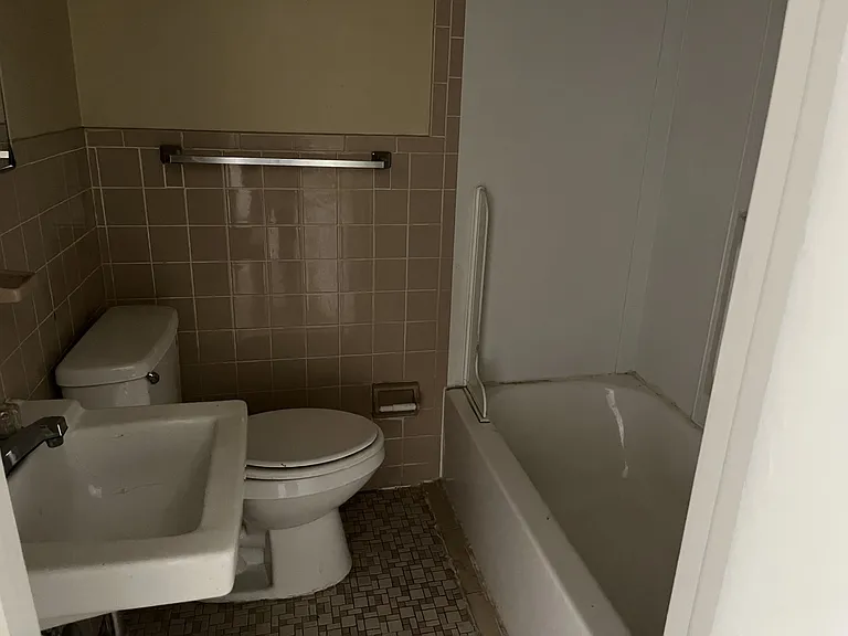 6121 Ridge Ave #B — Photo 7