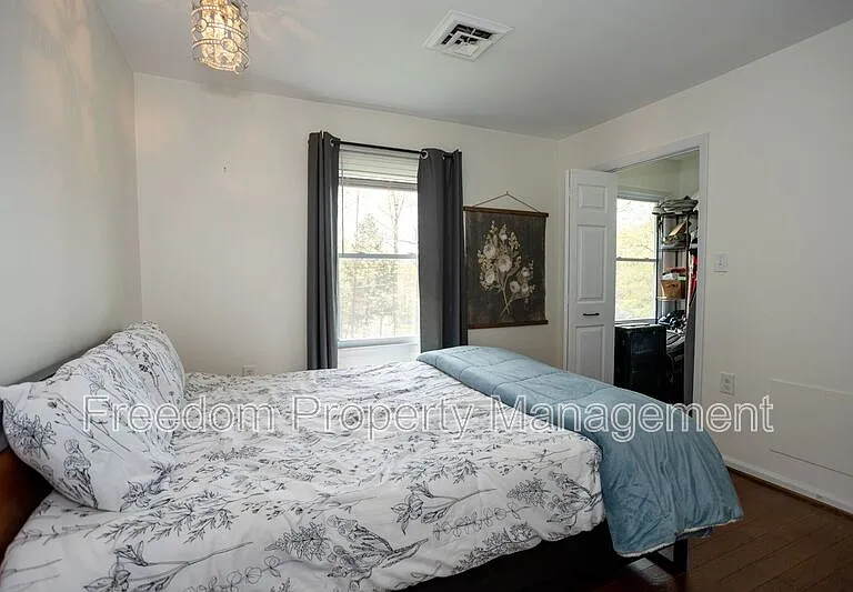 6197 Edwards Dr — Photo 30