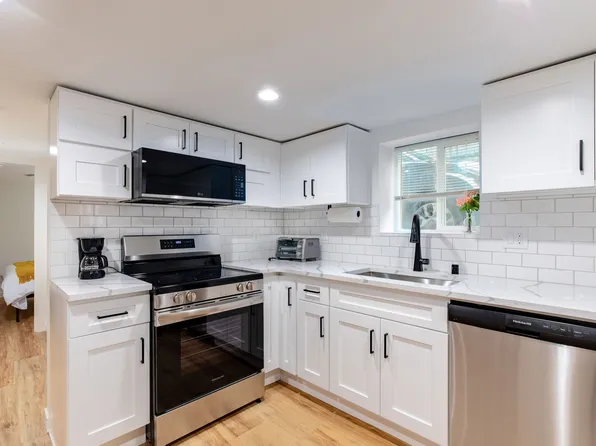 12053 Hiram Pl NE #B, Seattle, WA 98125