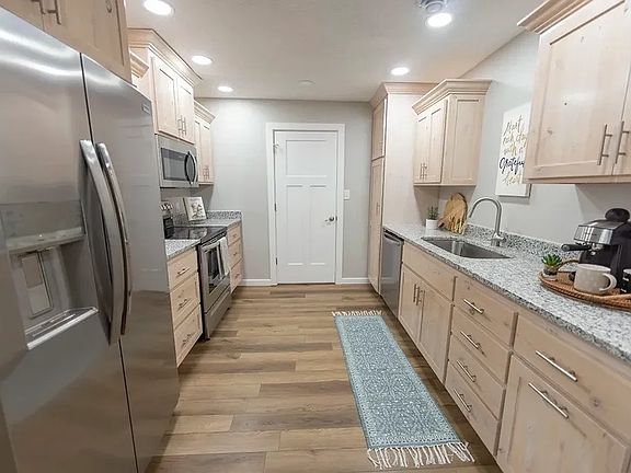 4th image of 728 W State Highway 174 APT 4