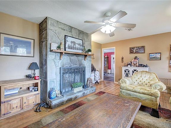 4th image of 29 Johns Dr NE