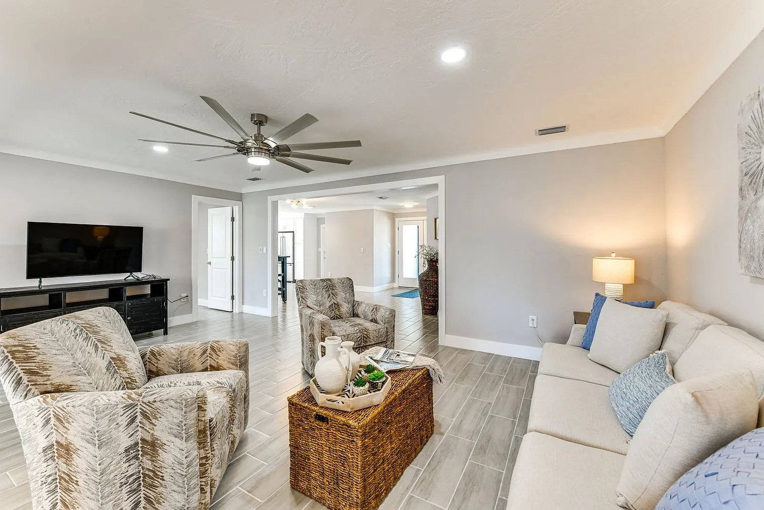 5 bed, 3.0 bath, 2583 sqft, $6,193 — Photo 1