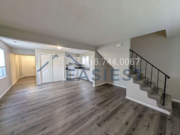2nd image of 216 NE Cedar Ct