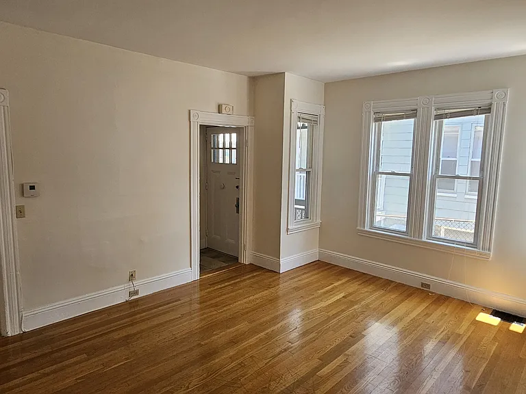 119-121 Chestnut St #121-1 — Photo 4