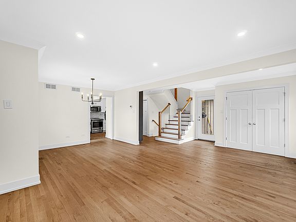 3rd image of 17 Heatherwood Ct