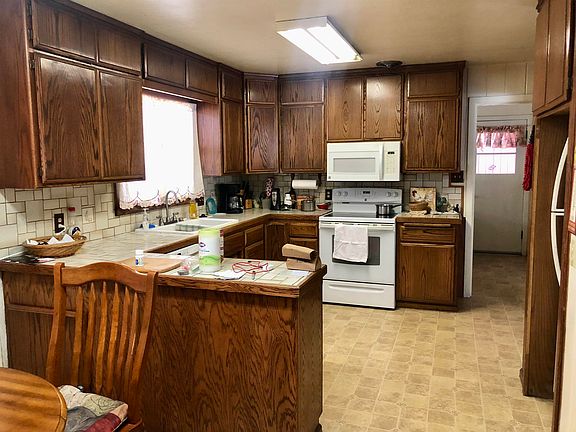 3rd image of 215 Riverwood Dr