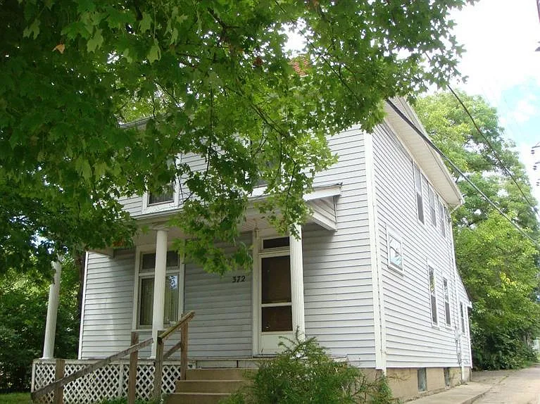 372 Wayne Ave photo 1