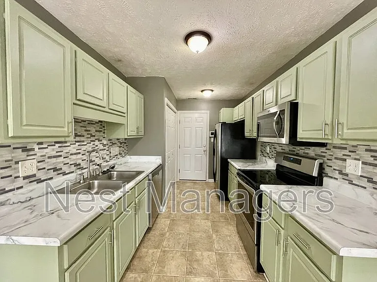2567 Cameron Woods Ln — Photo 20