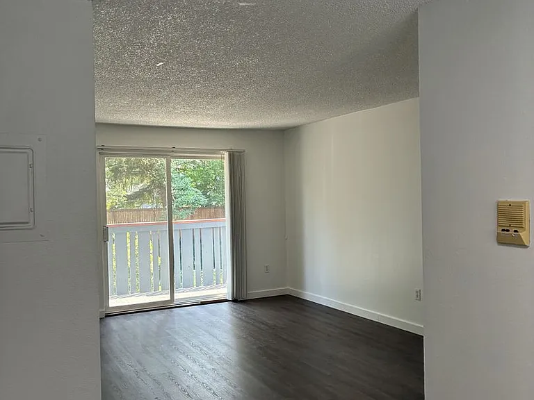 Interlakken Apartments — Photo 19