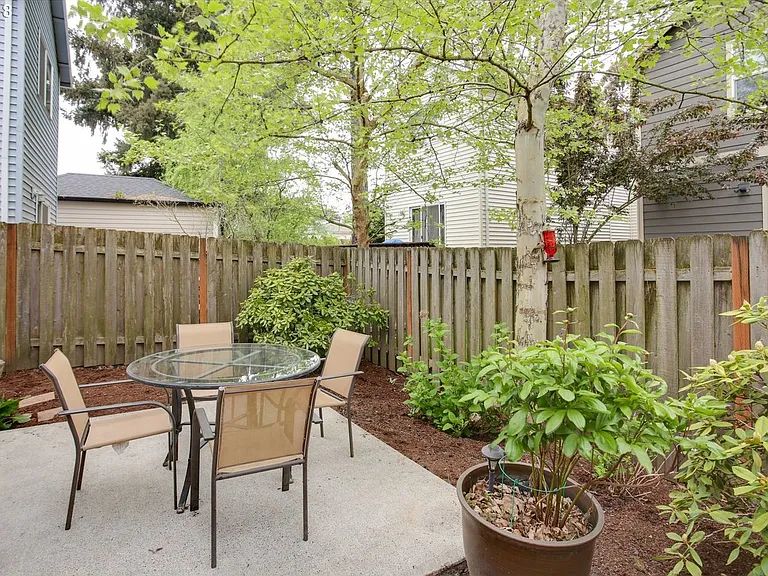 8800 N Drummond Ave — Photo 32