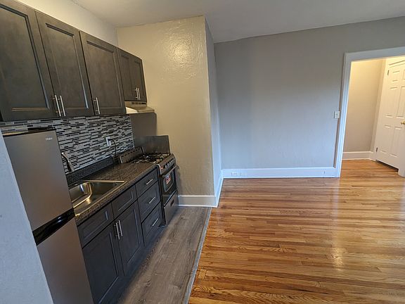 4th image of 72 W Hudson Ave