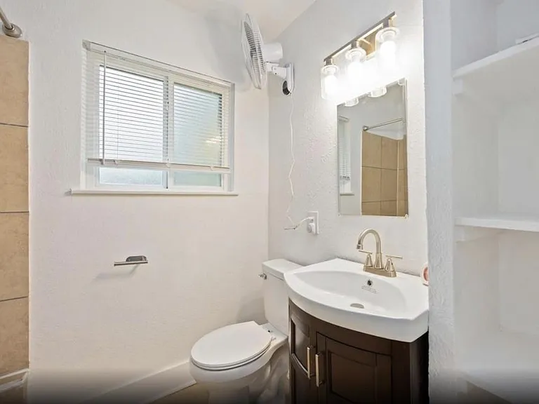 6043 Lyndhurst Dr — Photo 2
