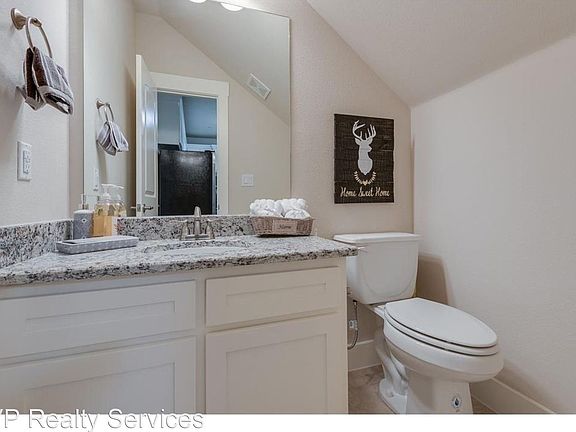 5th image of 215 Belleville Dr